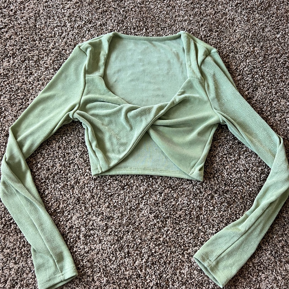 Cropped long sleeve top